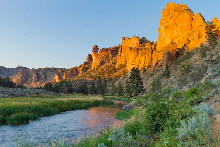 Smith Rock scenery with Crooked River