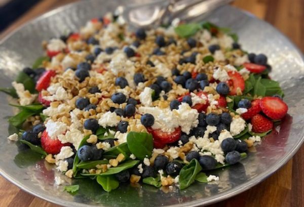 Blueberry spinach salad