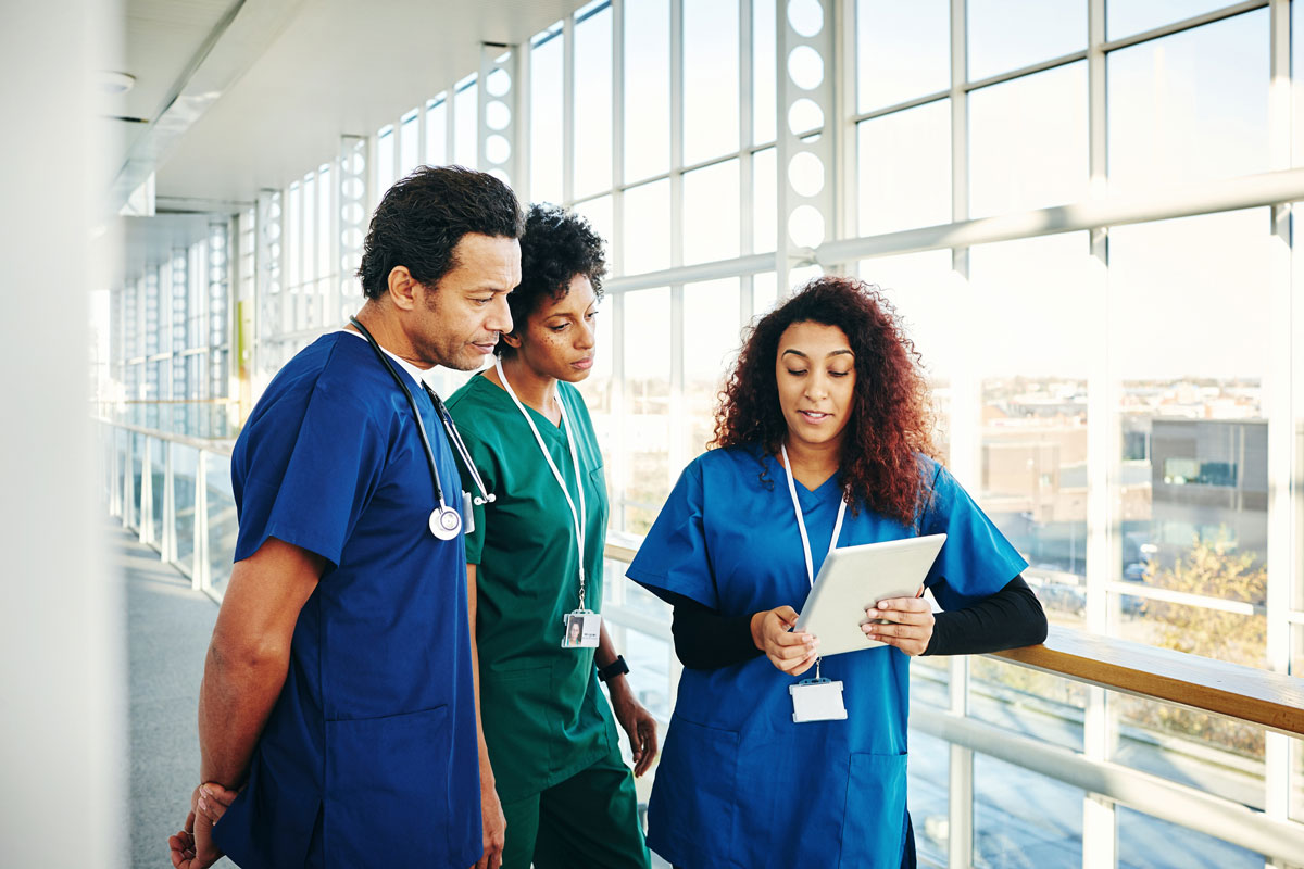 nursing conversing in the hallway